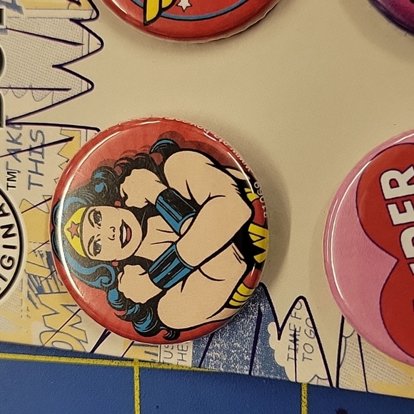 DC Comics Buttons 1.5" each - Picture 3 of 6